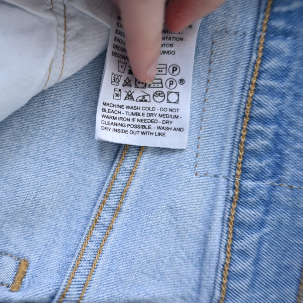 Levi 501’s Button Fly Women’s W28 L30 Light Blue Ripped Straight Leg Mom Jeans - Picture 13 of 16